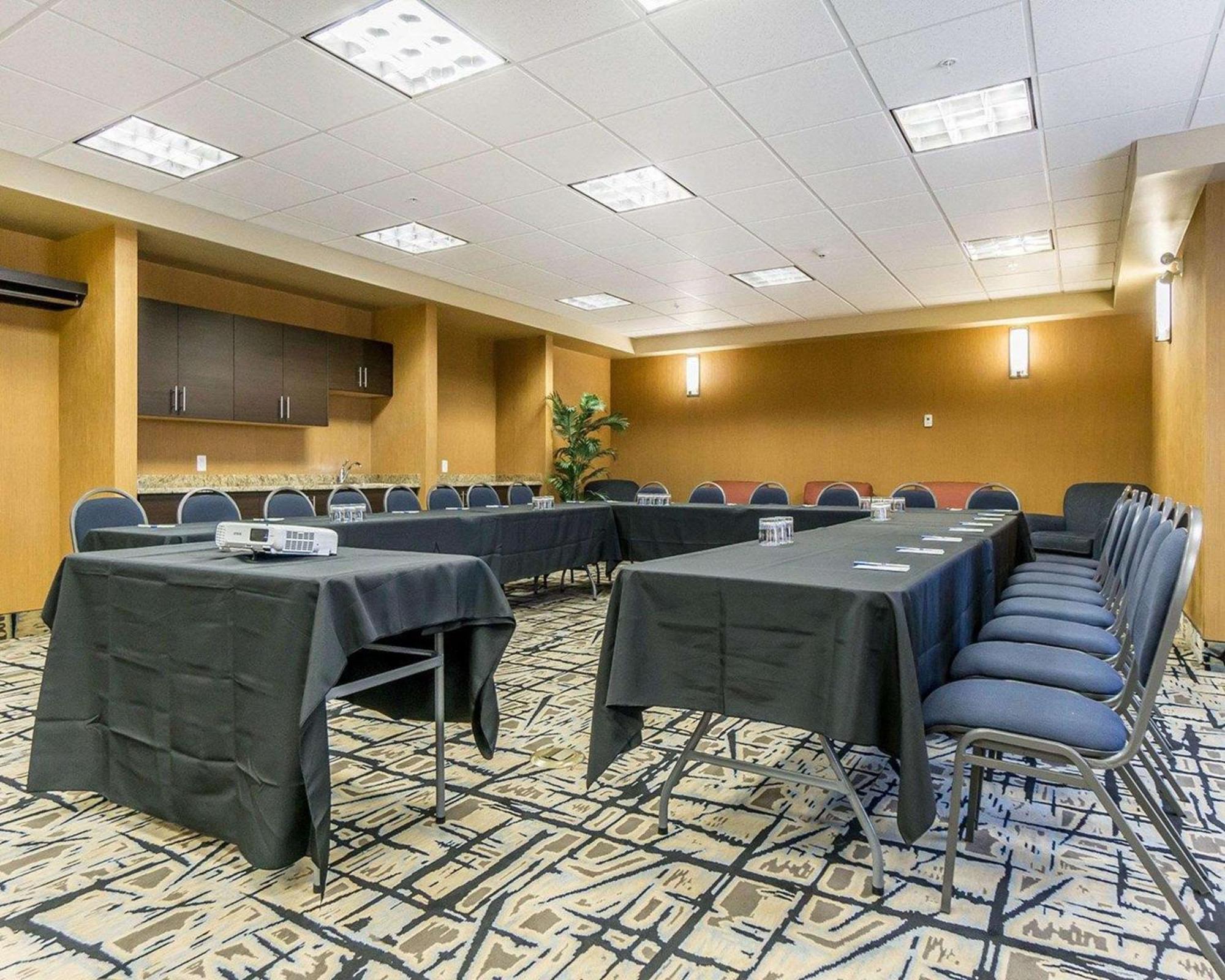 Comfort Inn & Suites Edmonton International Airport Nisku Εξωτερικό φωτογραφία