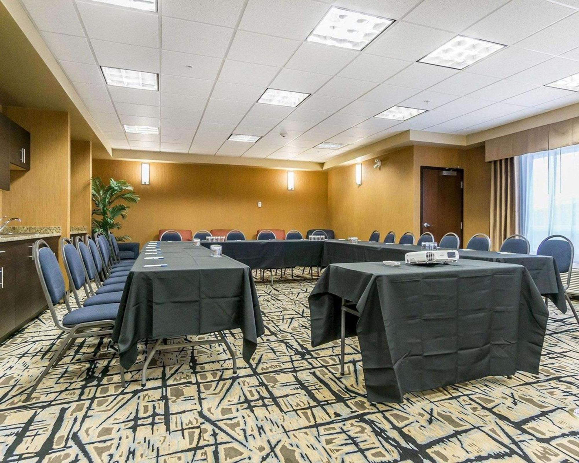 Comfort Inn & Suites Edmonton International Airport Nisku Εξωτερικό φωτογραφία