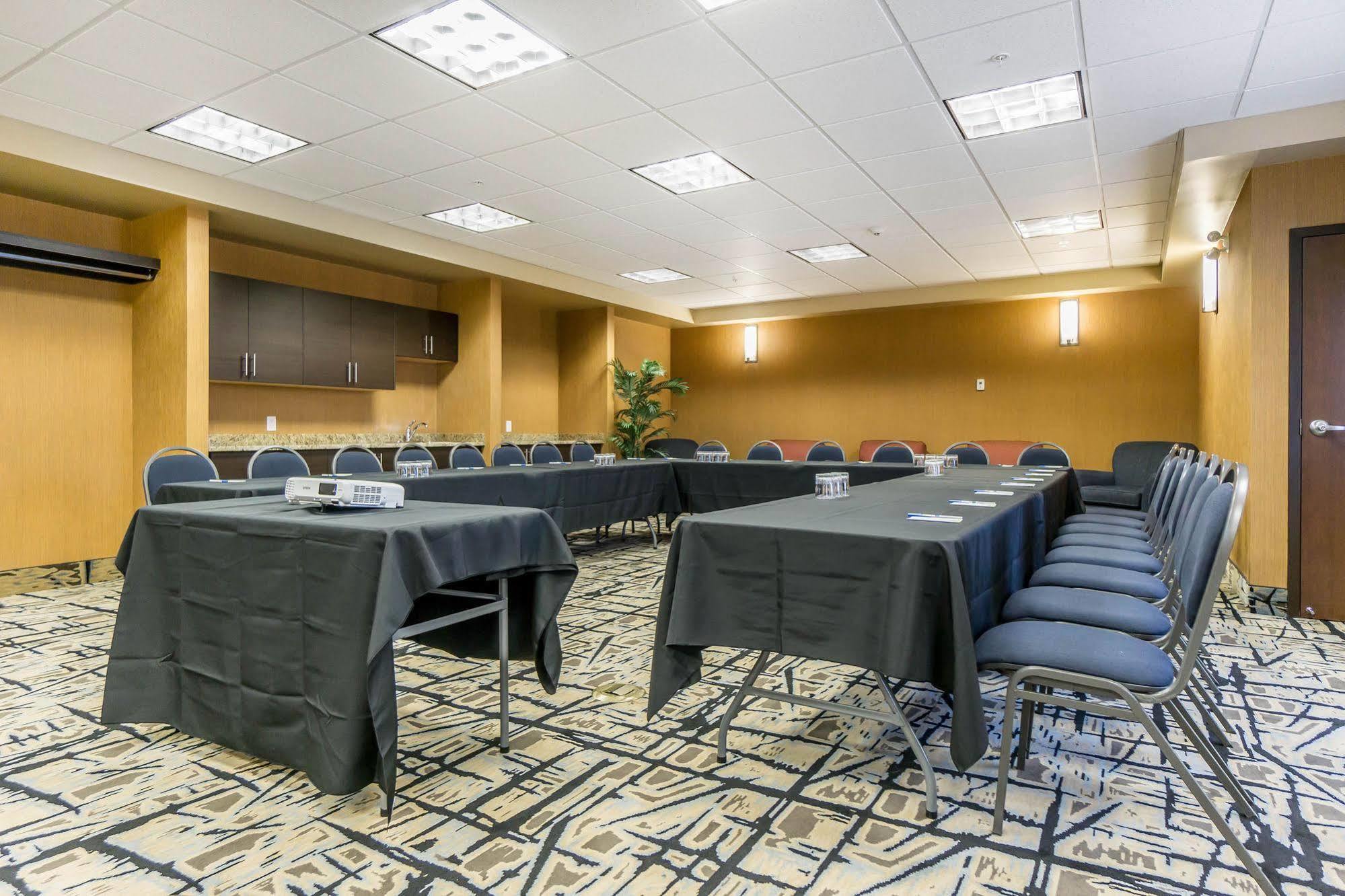 Comfort Inn & Suites Edmonton International Airport Nisku Εξωτερικό φωτογραφία